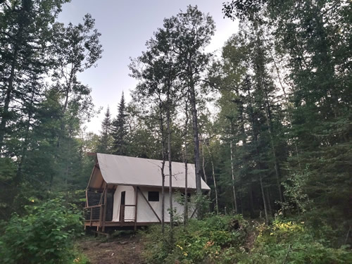 Image: https://www.northshorecampingco.com/wp-content/uploads/2022/09/NorthShoreCampingCo-MinnesotaGlamping9.jpg